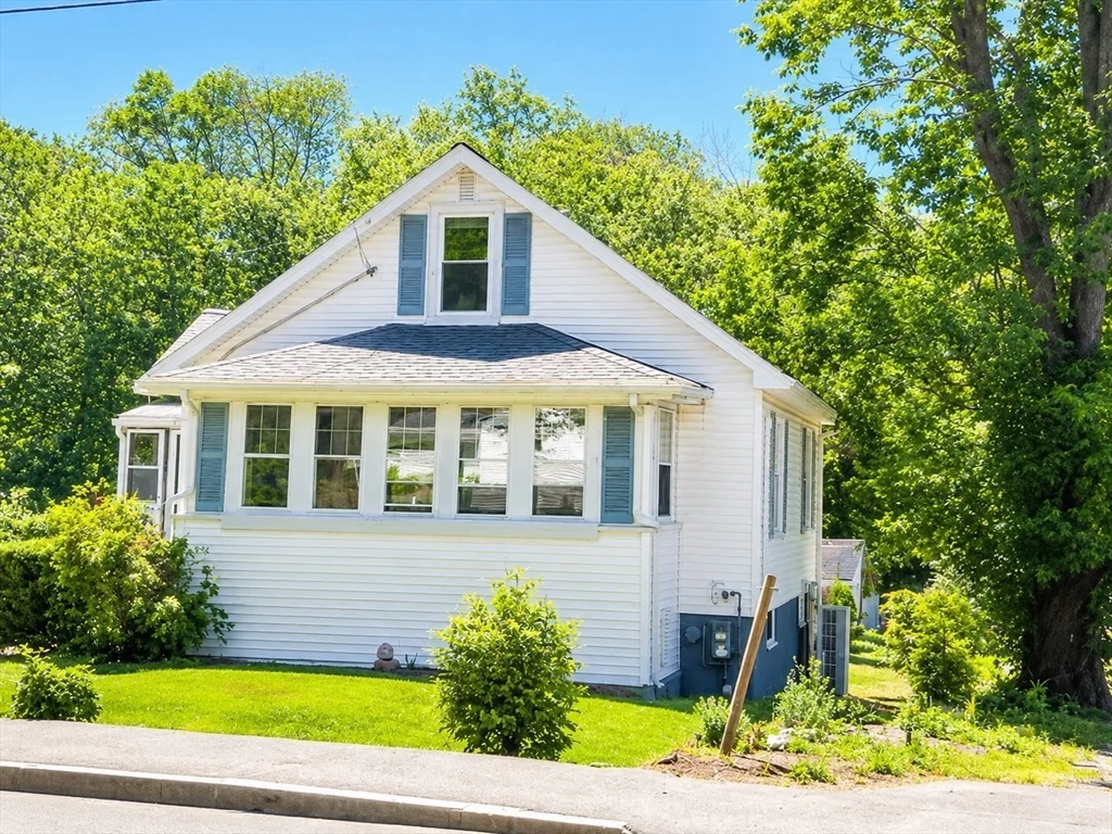 3 bed, 1 bath apartment for rent at 437 Summer Unit 1, Weymouth — photo 1 of 8