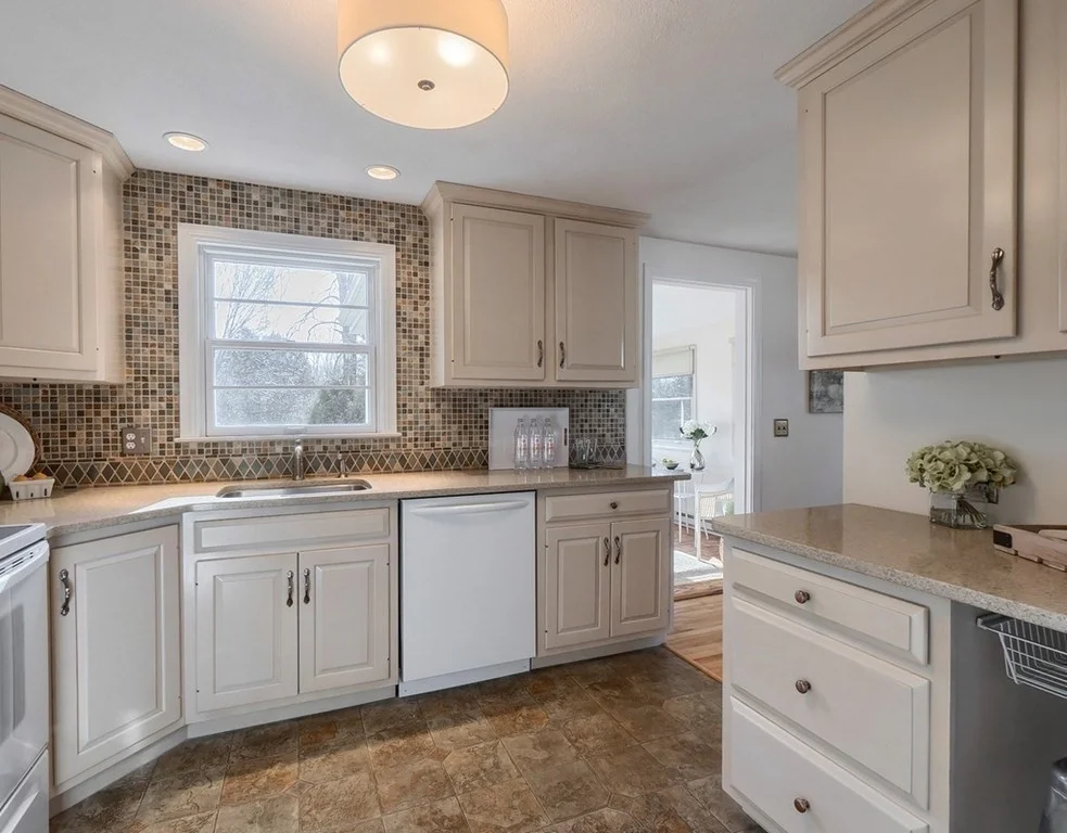 4 bed, 1 bath apartment for rent at 438 Old Bedford Rd, Concord — photo 2 of 31