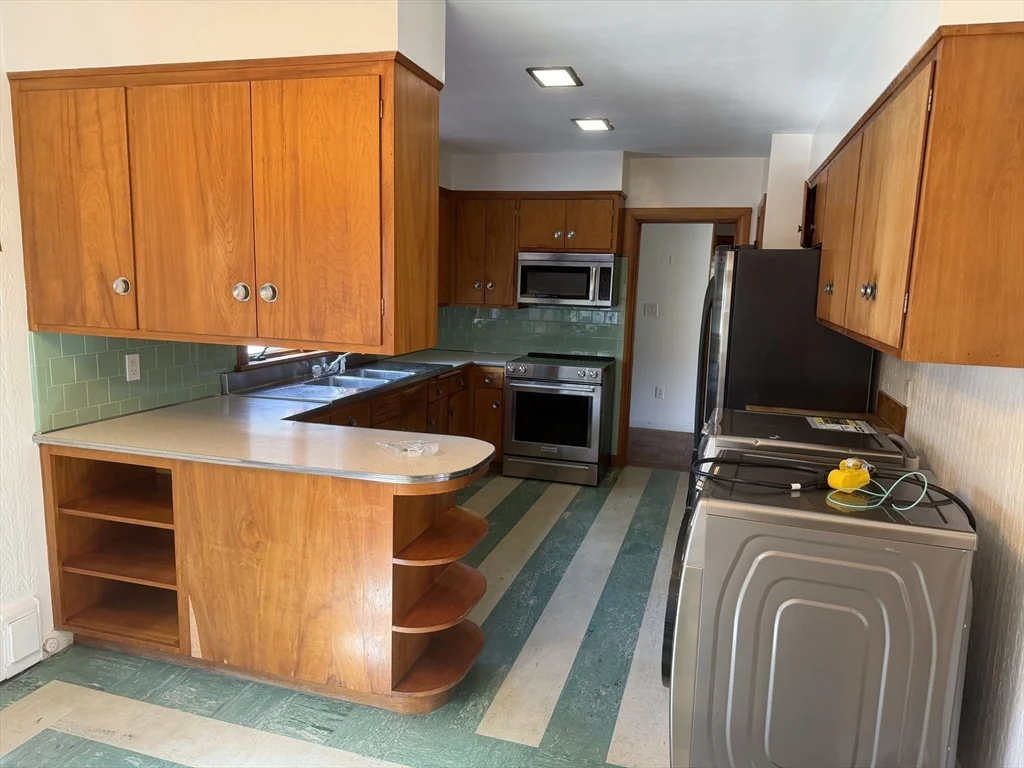 2 bed, 1 bath apartment for rent at 439 Lowell St, Andover — photo 2 of 18