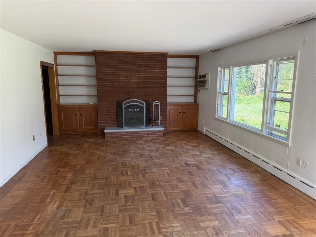 2 bed, 1 bath apartment for rent at 439 Lowell St, Andover — photo 6 of 18
