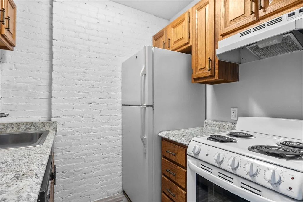 Studio bed, 1 bath apartment for rent at 439 Marlborough Unit 32, Back Bay — photo 8 of 13