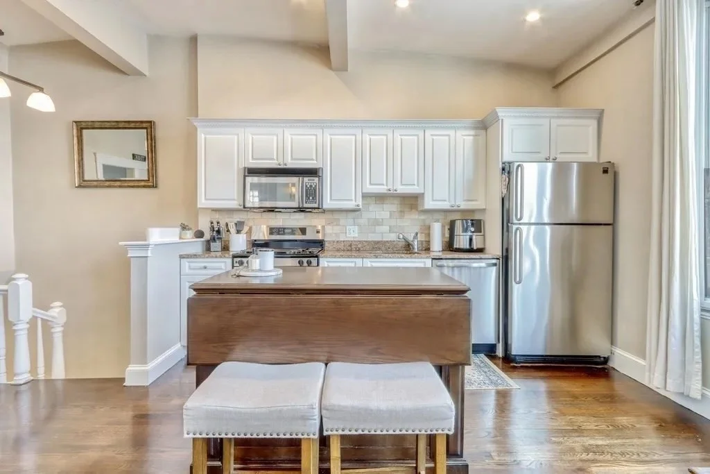 2 bed, 1 bath apartment for rent at 439 West Fourth St Unit 3, South Boston — photo 3 of 20