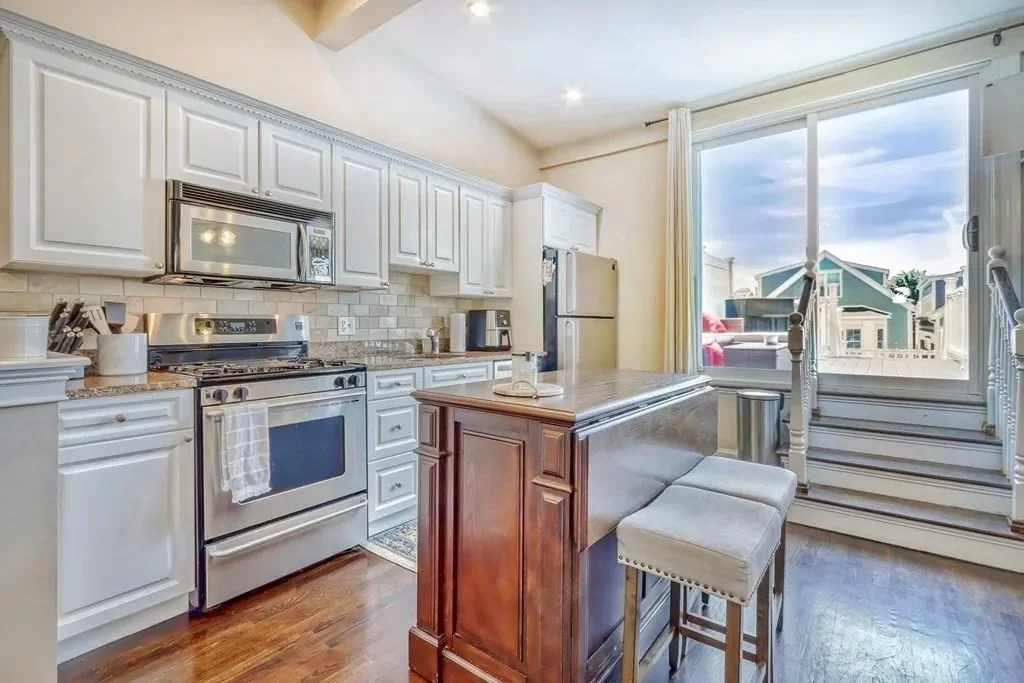 2 bed, 1 bath apartment for rent at 439 West Fourth St Unit 3, South Boston — photo 6 of 20
