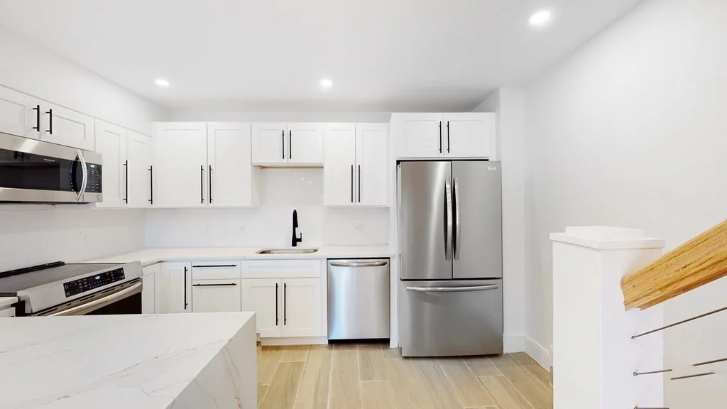 4 bed, 2 bath apartment for rent at 44-46 High St Unit 1, Auburndale — photo 1 of 15