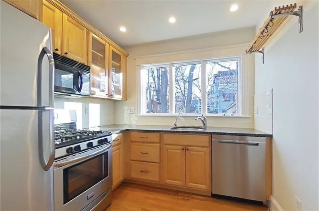 3 bed, 1 bath apartment for rent at 44 Madison Ave Unit 46, Newtonville — photo 6 of 12