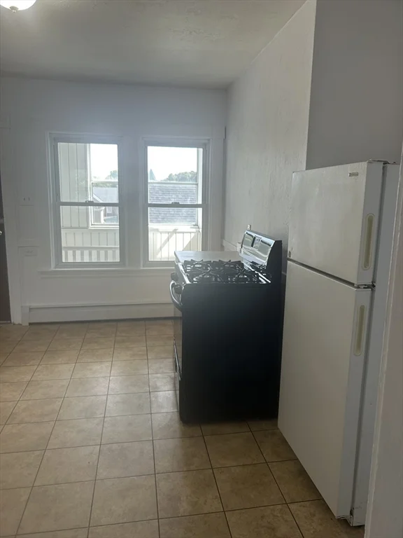 3 bed, 1 bath apartment for rent at 44-46 Salem St Unit 3, Fitchburg — photo 3 of 12
