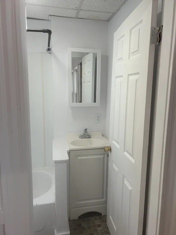 3 bed, 1 bath apartment for rent at 44-46 Salem St Unit 3, Fitchburg — photo 5 of 12