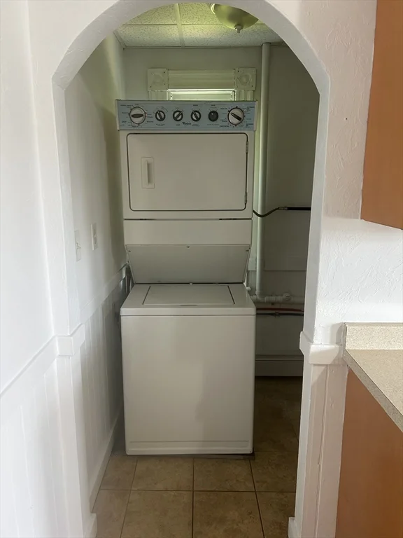 3 bed, 1 bath apartment for rent at 44-46 Salem St Unit 3, Fitchburg — photo 4 of 12