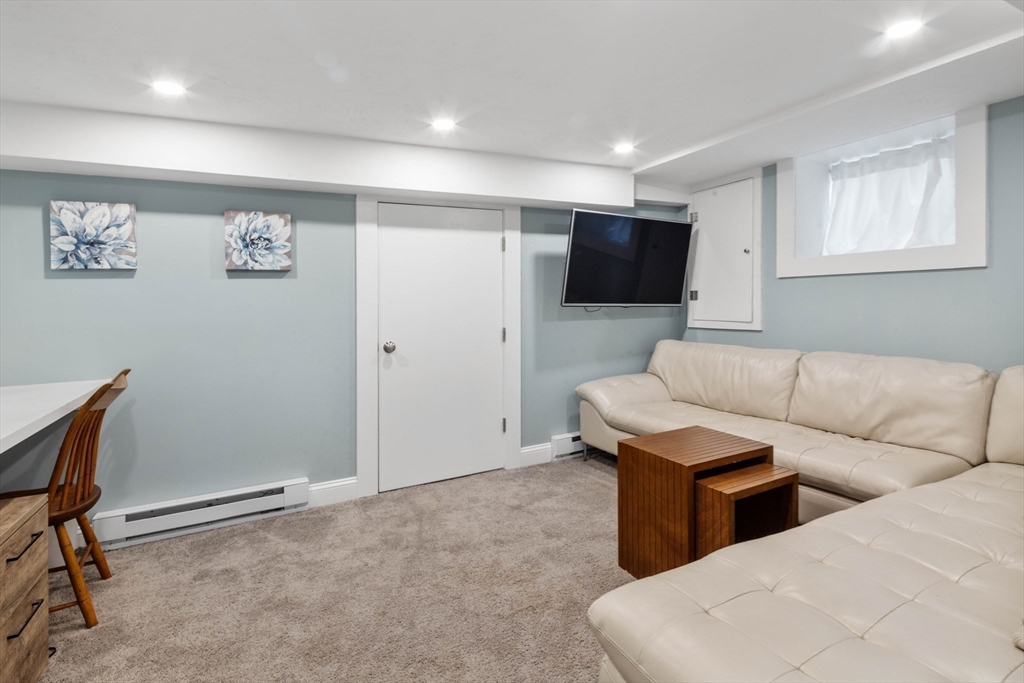 4 bed, 3 bath apartment for rent at 44 Antwerp St, East Milton — photo 10 of 11