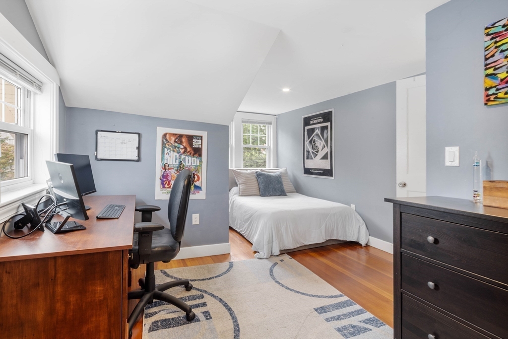 4 bed, 3 bath apartment for rent at 44 Antwerp St, East Milton — photo 9 of 11