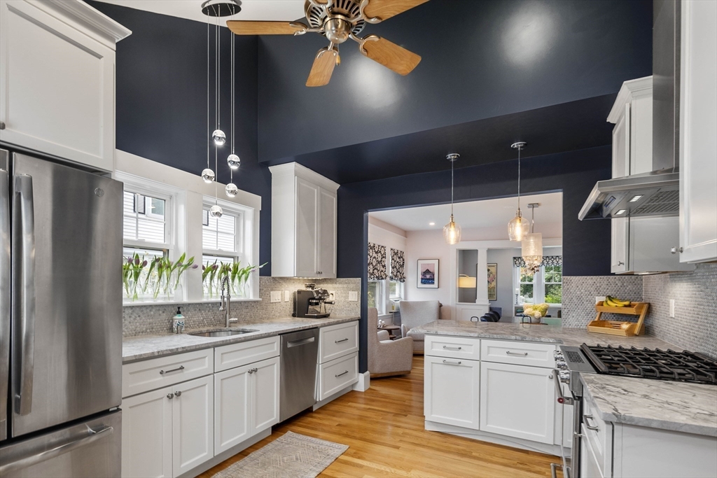 4 bed, 3 bath apartment for rent at 44 Antwerp St, East Milton — photo 4 of 11