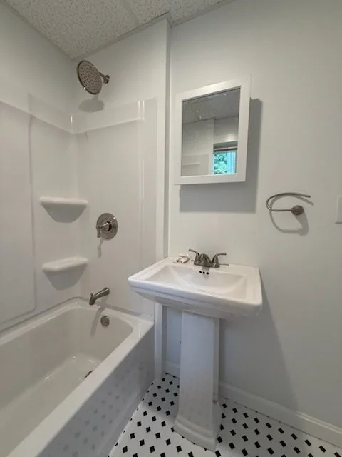 3 bed, 1 bath apartment for rent at 44 Auburn St Unit 2, Brockton — photo 8 of 10