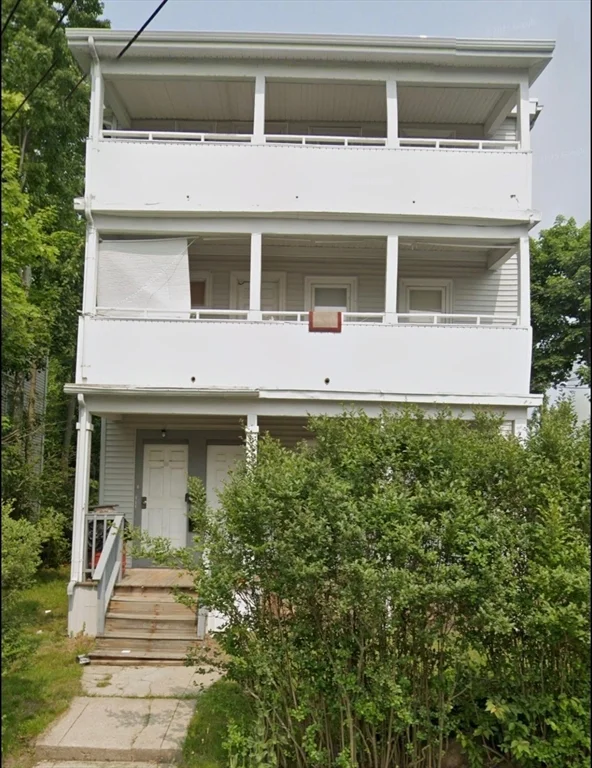 3 bed, 1 bath apartment for rent at 44 Auburn St Unit 2, Brockton — photo 10 of 10
