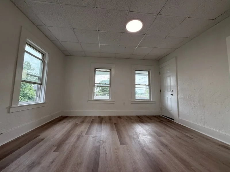 3 bed, 1 bath apartment for rent at 44 Auburn St Unit 2, Brockton — photo 5 of 10
