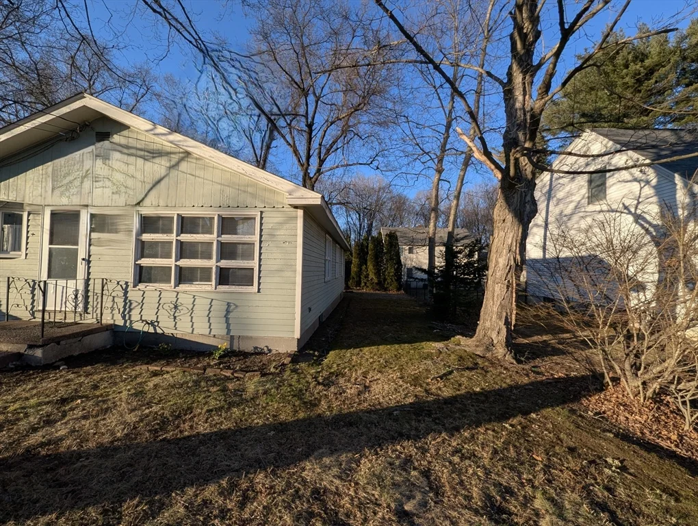 1 bed, 1 bath apartment for rent at 44 Barrington Rd Unit 1, Longmeadow — photo 10 of 11