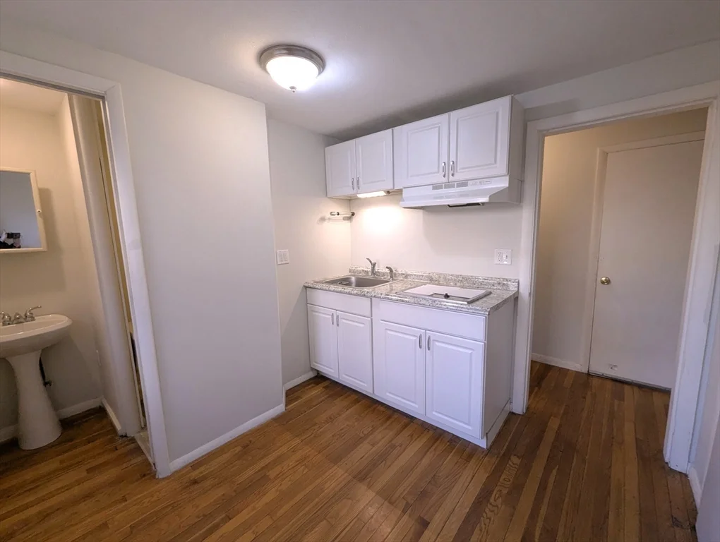 1 bed, 1 bath apartment for rent at 44 Barrington Rd Unit 1, Longmeadow — photo 5 of 11