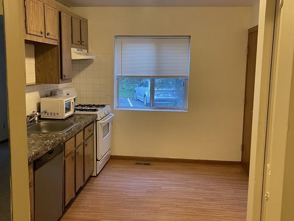 2 bed, 1 bath apartment for rent at 44 Bayberry Dr Unit 1, Sharon — photo 4 of 31
