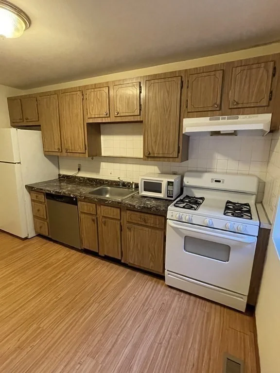 2 bed, 1 bath apartment for rent at 44 Bayberry Dr Unit 1, Sharon — photo 7 of 31