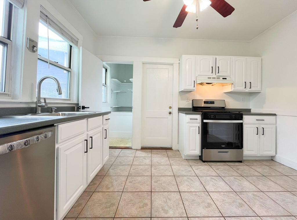 3 bed, 1 bath apartment for rent at 44 Bellevue St Unit 1, West Roxbury — photo 18 of 26