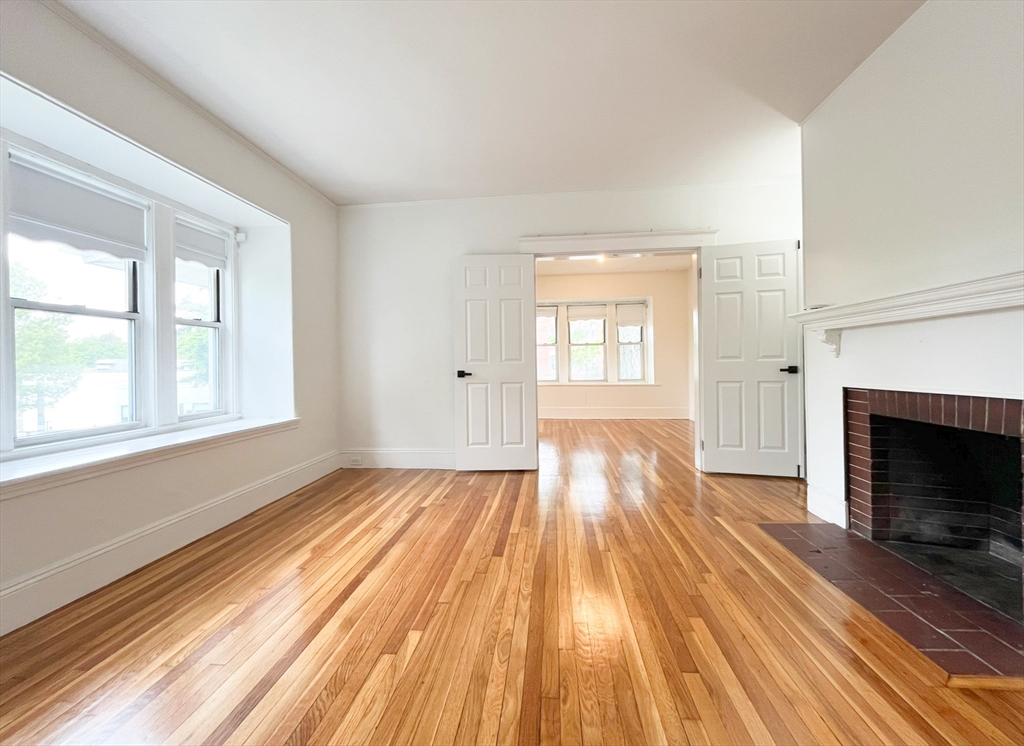 3 bed, 1 bath apartment for rent at 44 Bellevue St Unit 1, West Roxbury — photo 4 of 26