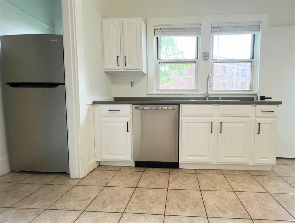 3 bed, 1 bath apartment for rent at 44 Bellevue St Unit 1, West Roxbury — photo 17 of 26