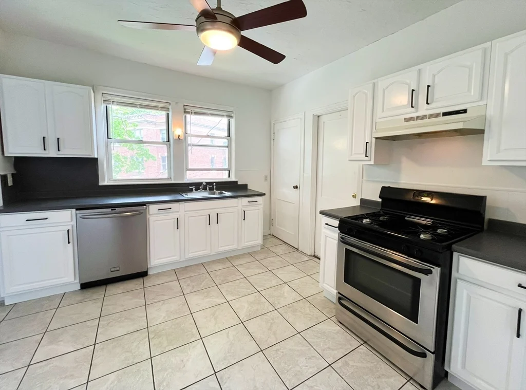3 bed, 1 bath apartment for rent at 44 Bellevue St Unit 2, West Roxbury — photo 18 of 28