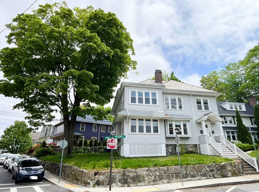 3 bed, 1 bath apartment for rent at 44 Bellevue St Unit 2, West Roxbury — photo 3 of 28