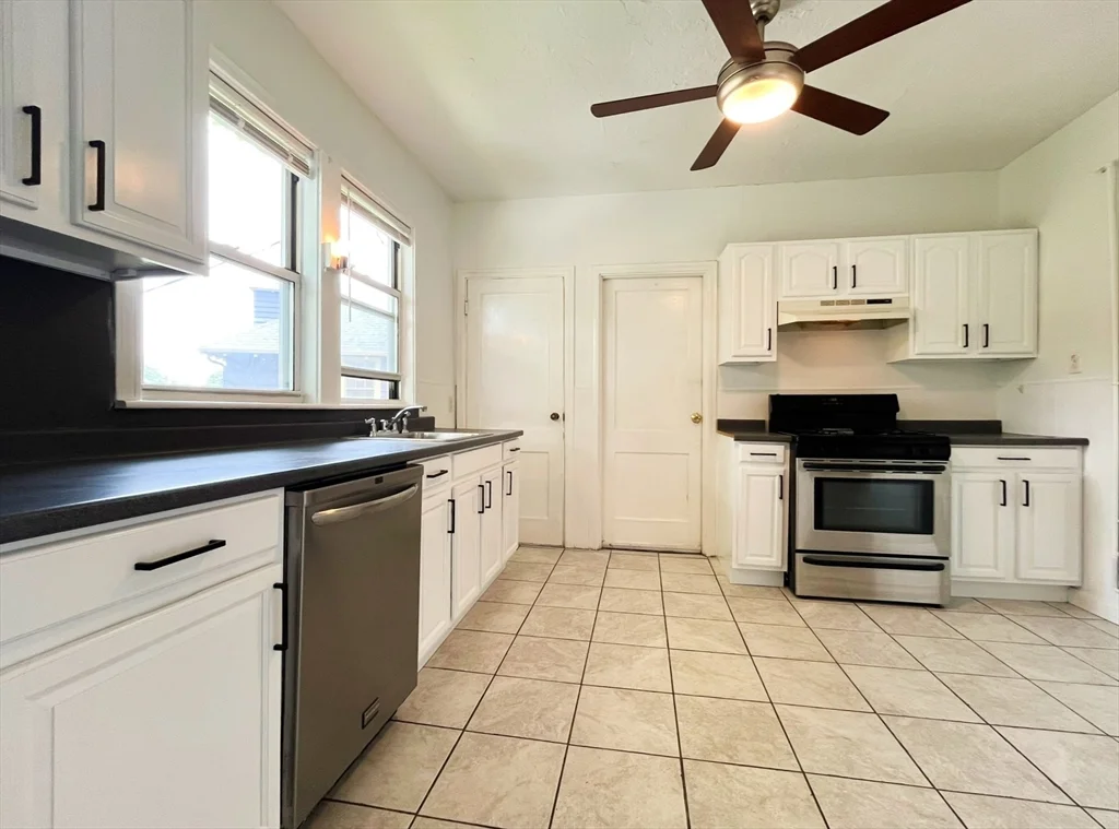 3 bed, 1 bath apartment for rent at 44 Bellevue St Unit 2, West Roxbury — photo 20 of 28