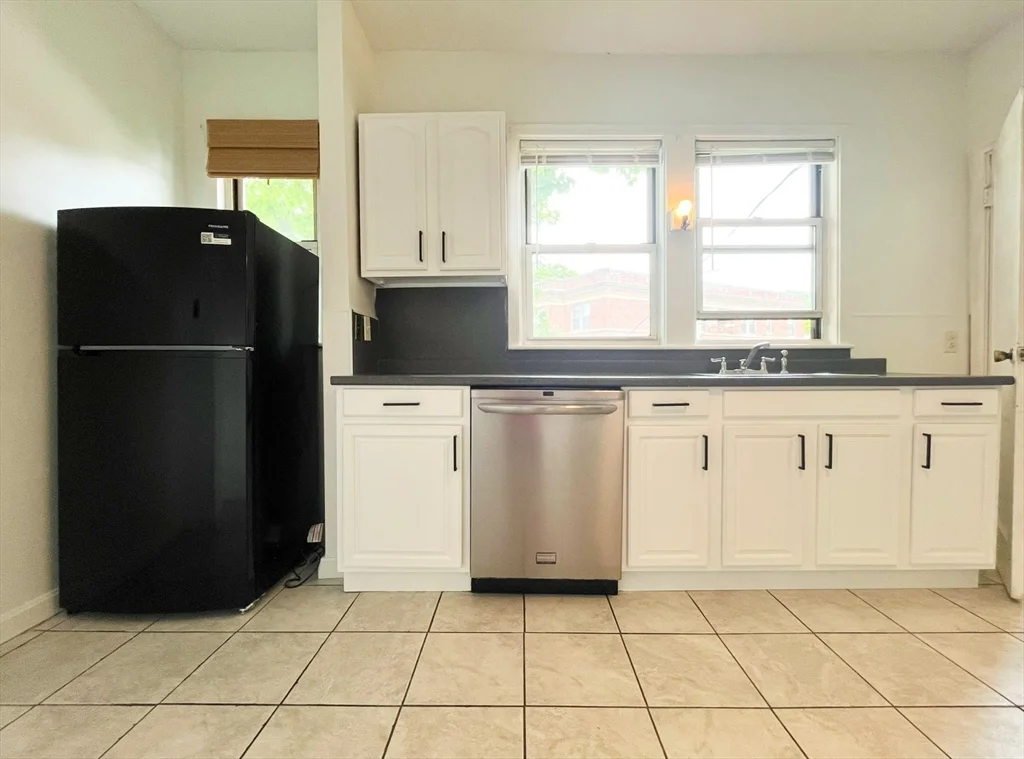 3 bed, 1 bath apartment for rent at 44 Bellevue St Unit 2, West Roxbury — photo 19 of 28