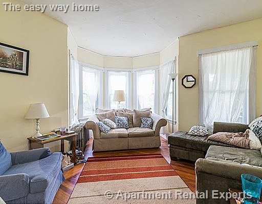3 bed, 1 bath apartment for rent at 44 Benton Rd Unit 1, Spring Hill — photo 1 of 8