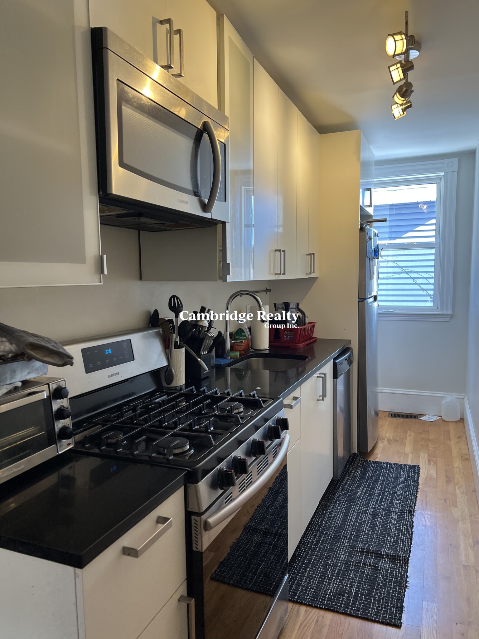 3 bed, 1 bath apartment for rent at 44 Berkeley St Unit 1, Spring Hill — photo 1 of 11