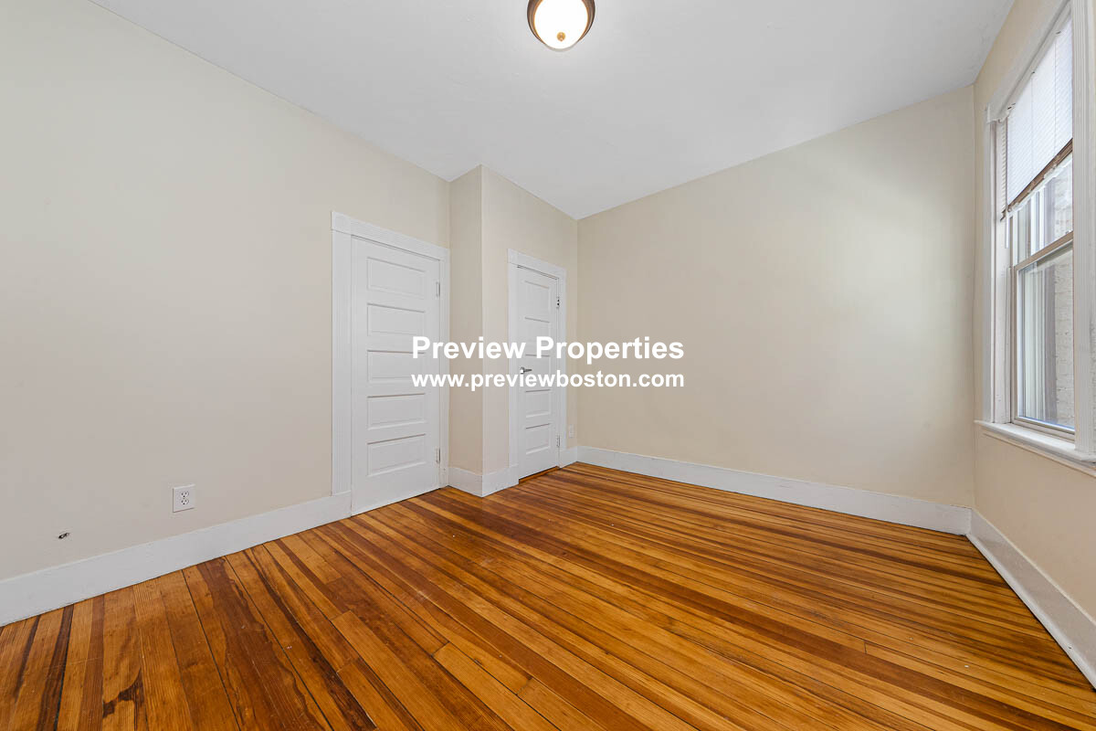 3 bed, 1 bath apartment for rent at 44 Brackett St Unit 2P, Brighton — photo 4 of 18