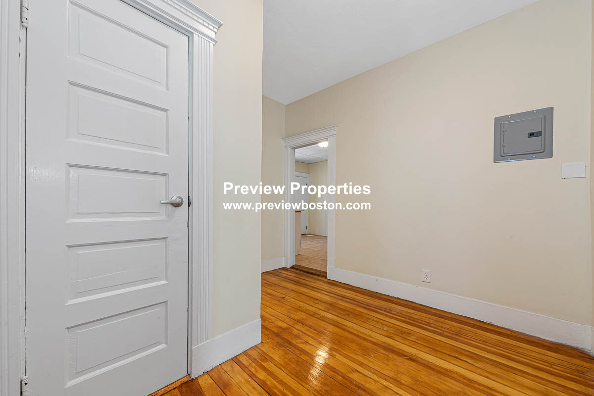 3 bed, 1 bath apartment for rent at 44 Brackett St Unit 2P, Brighton
