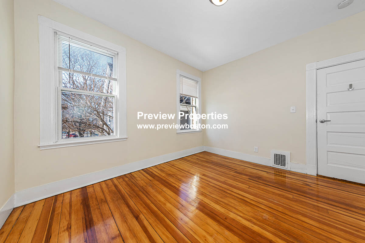 3 bed, 1 bath apartment for rent at 44 Brackett St Unit 2P, Brighton — photo 5 of 18