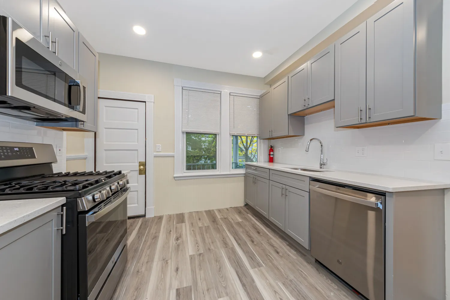 3 bed, 1 bath apartment for rent at 44 Brackett St Unit 3, Brighton — photo 9 of 27