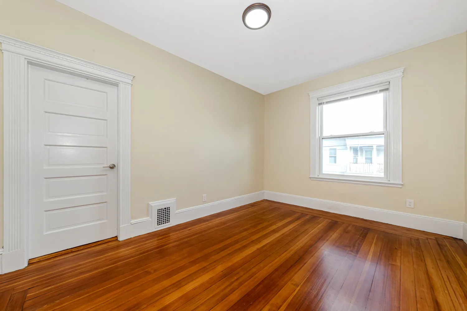 3 bed, 1 bath apartment for rent at 44 Brackett St Unit 3, Brighton — photo 3 of 27