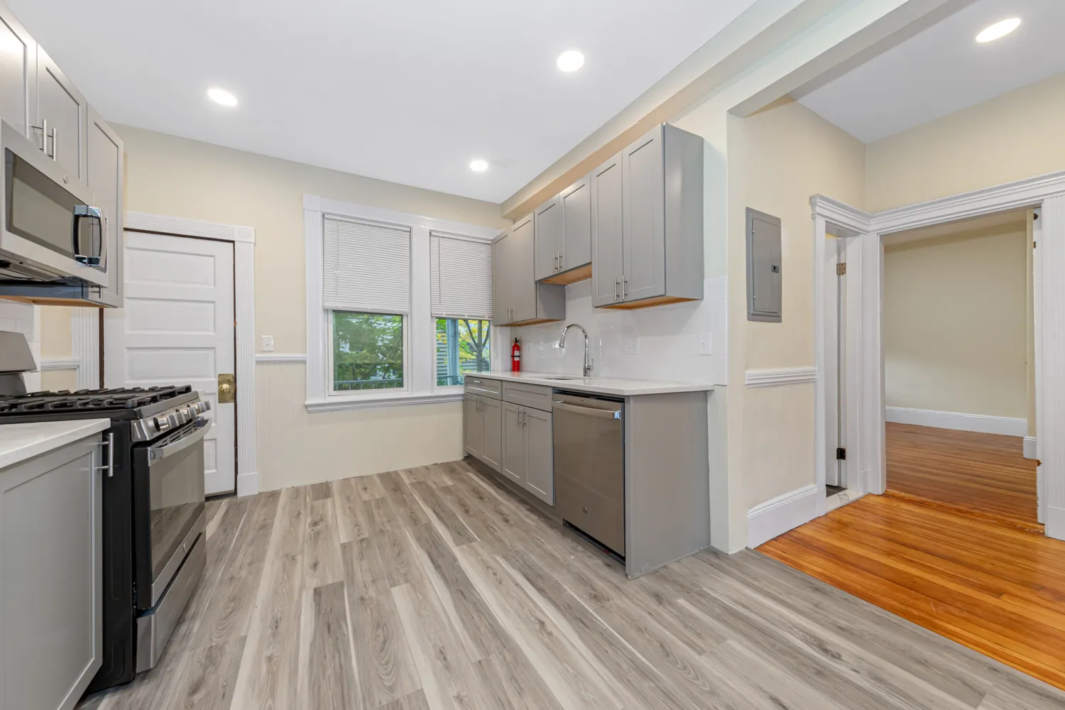 3 bed, 1 bath apartment for rent at 44 Brackett St Unit 3, Brighton — photo 8 of 27