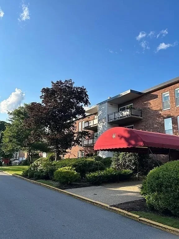 2 bed, 1 bath apartment for rent at 44 Broadlawn Park Unit 17A, West Roxbury — photo 9 of 17
