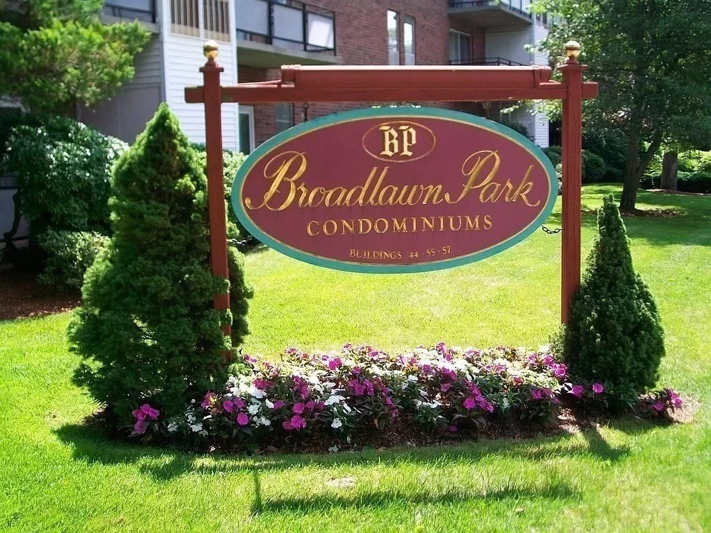 2 bed, 1 bath apartment for rent at 44 Broadlawn Park Unit 17A, West Roxbury — photo 2 of 17