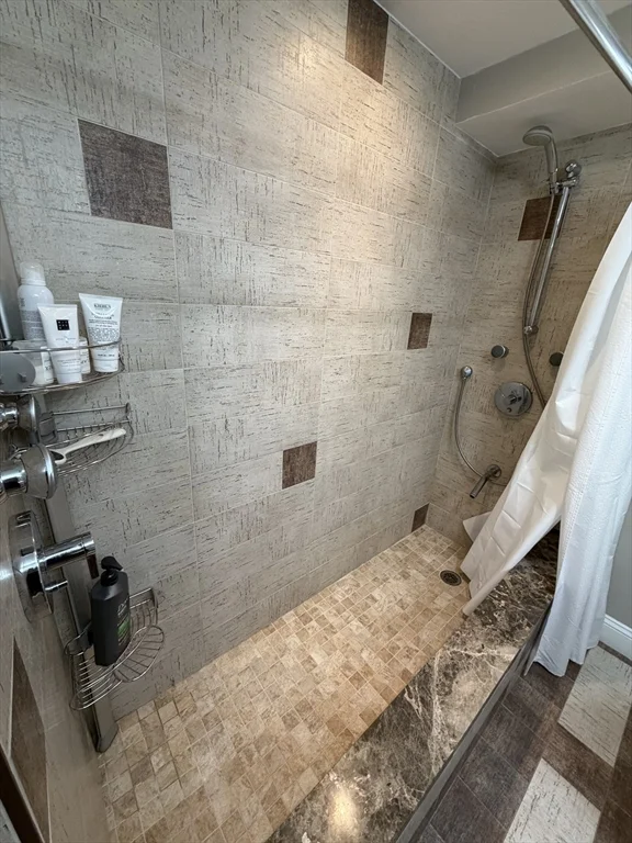 2 bed, 1 bath apartment for rent at 44 Broadlawn Unit 1, Chestnut Hill — photo 6 of 8