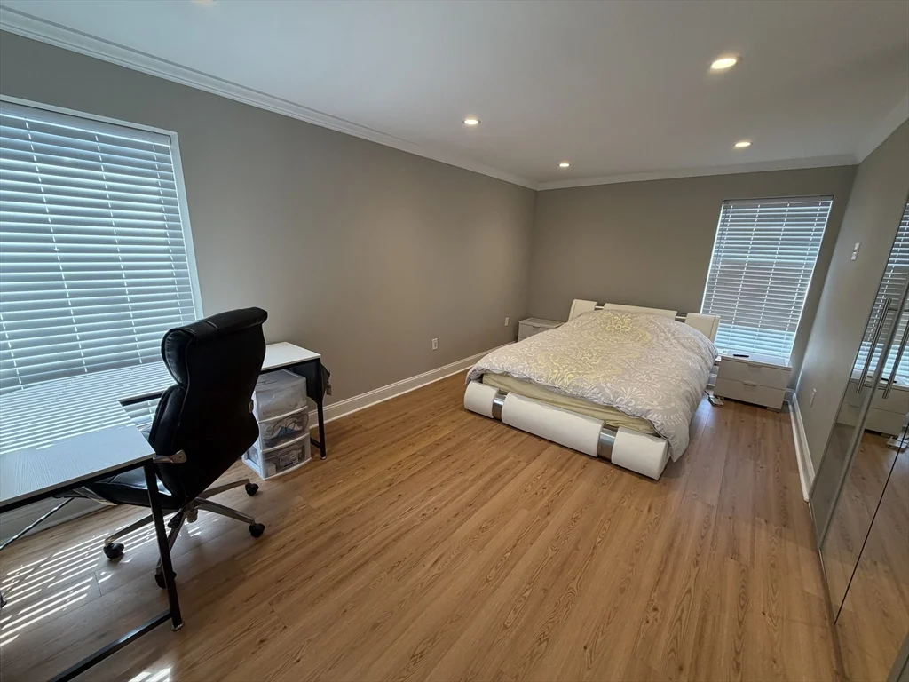 2 bed, 1 bath apartment for rent at 44 Broadlawn Unit 1, Chestnut Hill — photo 4 of 8