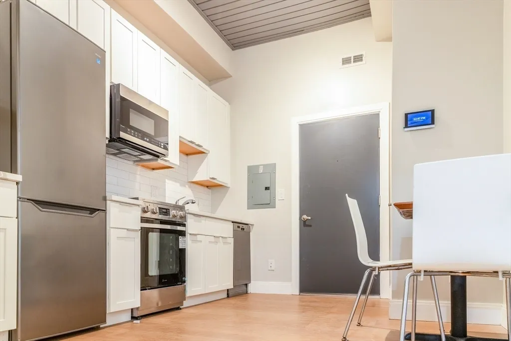 Studio bed, 1 bath apartment for rent at 44 Bromfield St Unit 44 Bromfield St Unit 202, Boston, MA 02108, Boston Downtown — photo 2 of 8