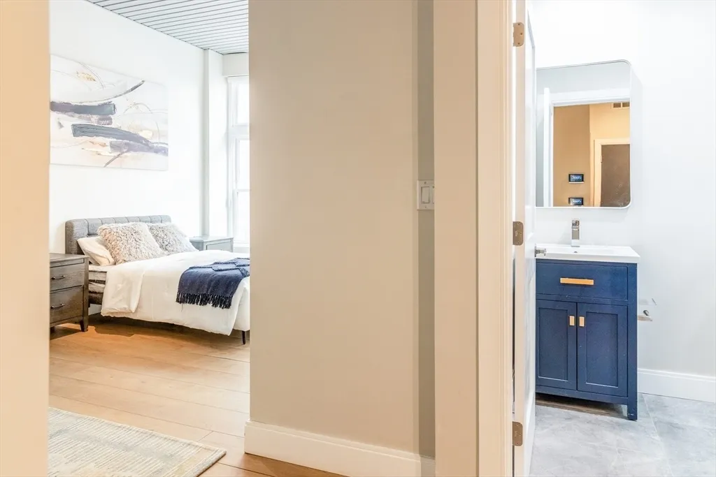 Studio bed, 1 bath apartment for rent at 44 Bromfield St Unit 44 Bromfield St Unit 202, Boston, MA 02108, Boston Downtown — photo 3 of 8