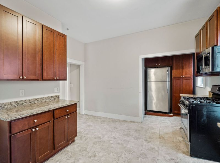 4 bed, 1 bath apartment for rent at 44 Cameron Ave Unit 2, Teele Square — photo 3 of 21