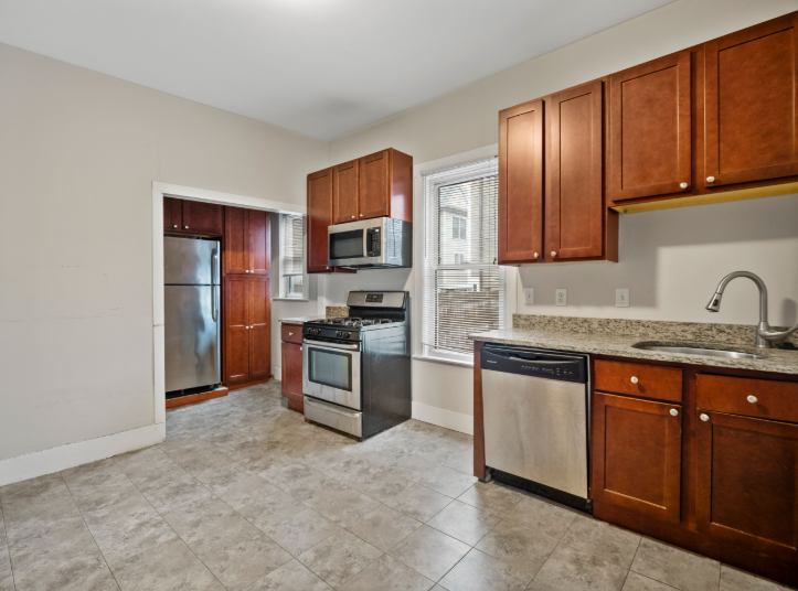 4 bed, 1 bath apartment for rent at 44 Cameron Ave Unit 2, Teele Square — photo 2 of 21