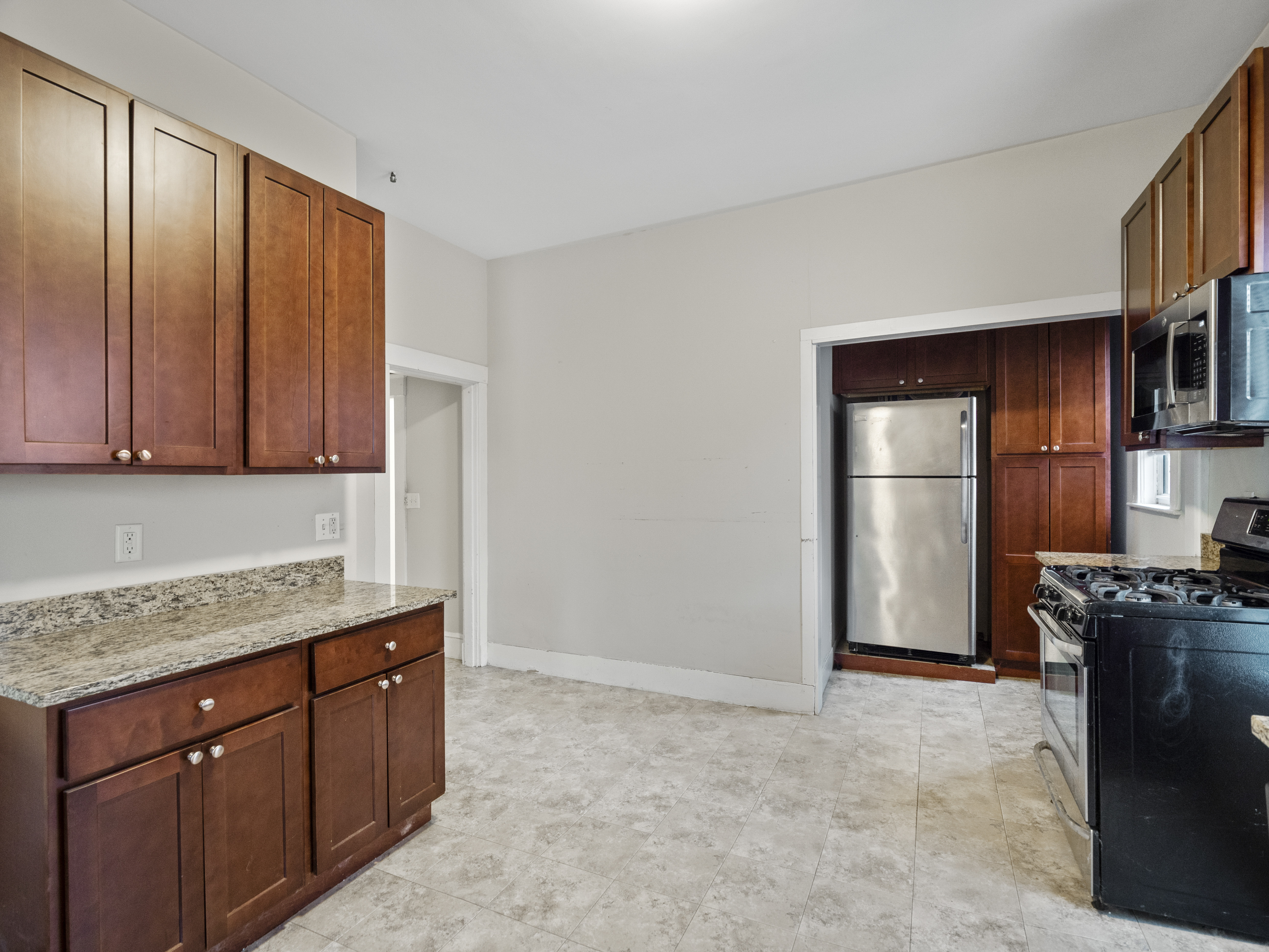 2 bed, 1 bath apartment for rent at 44 Cameron Ave Unit A, Teele Square — photo 8 of 14