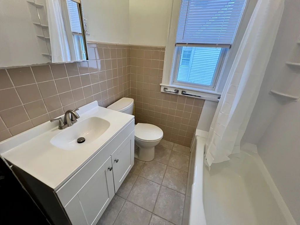 3 bed, 1 bath apartment for rent at 44 Capitol St Unit 1, Watertown — photo 10 of 25