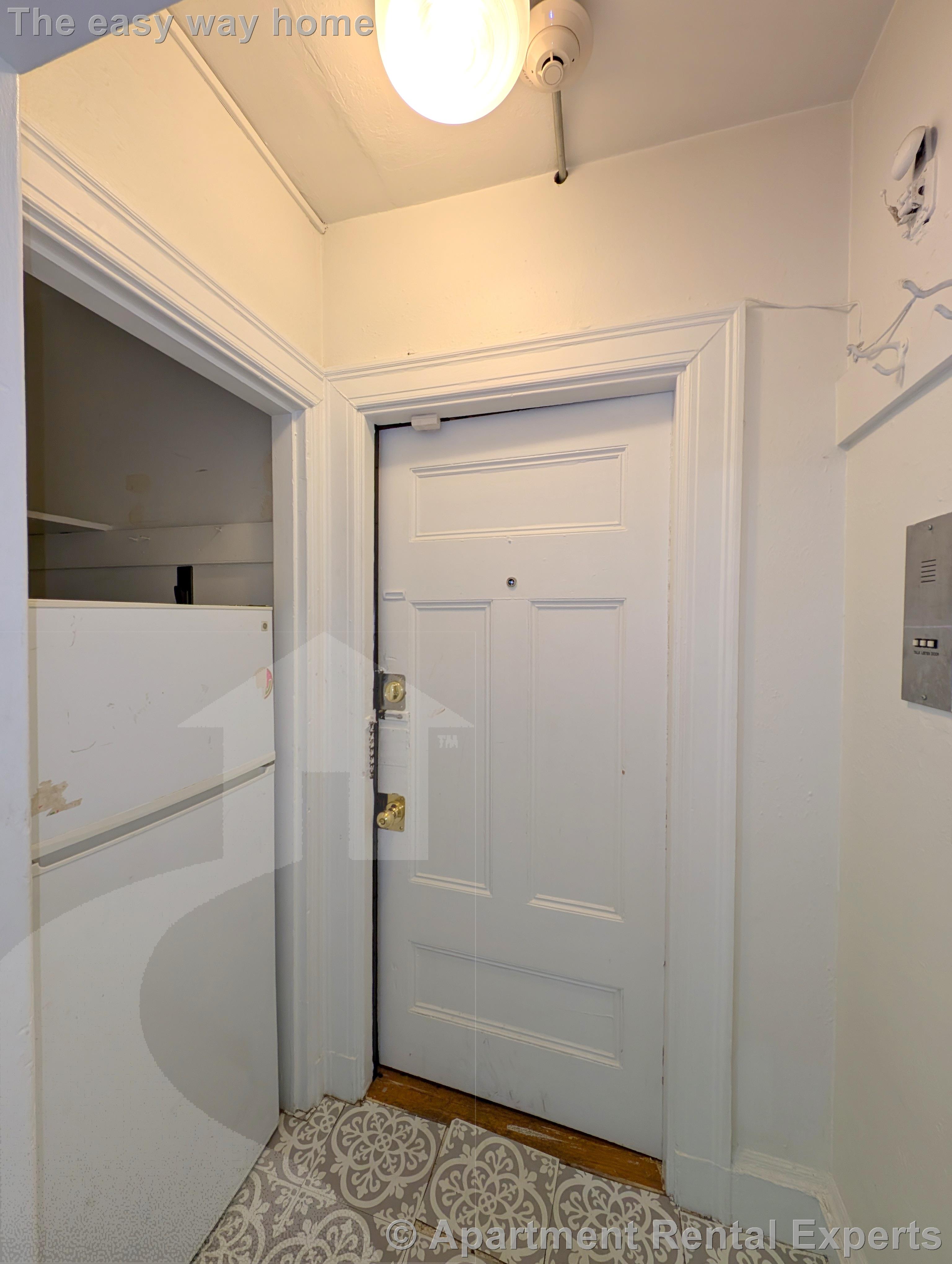 Studio bed, 1 bath apartment for rent at 44 Central St Unit 4, Spring Hill — photo 3 of 7