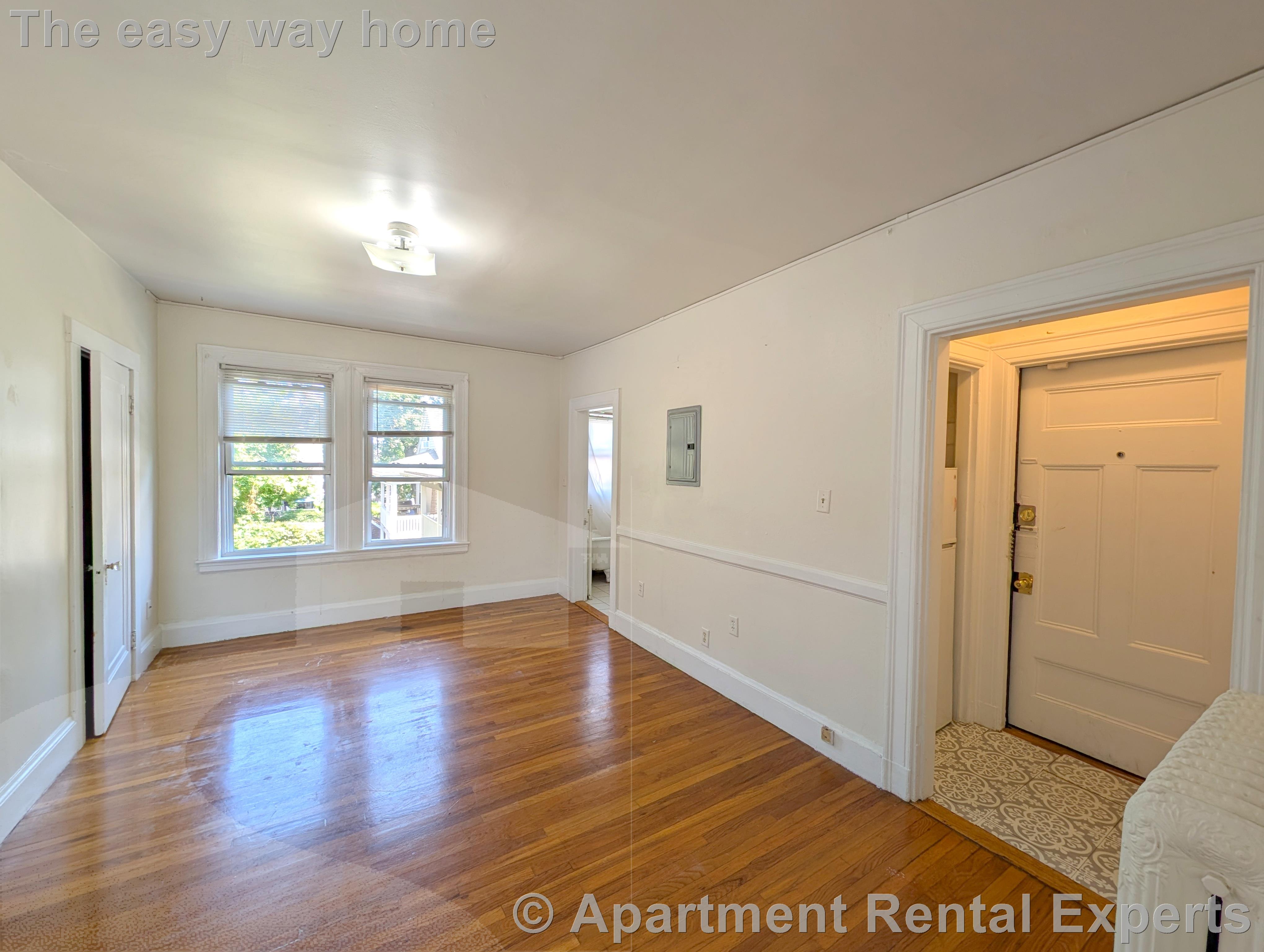 Studio bed, 1 bath apartment for rent at 44 Central St Unit 4, Spring Hill — photo 2 of 7