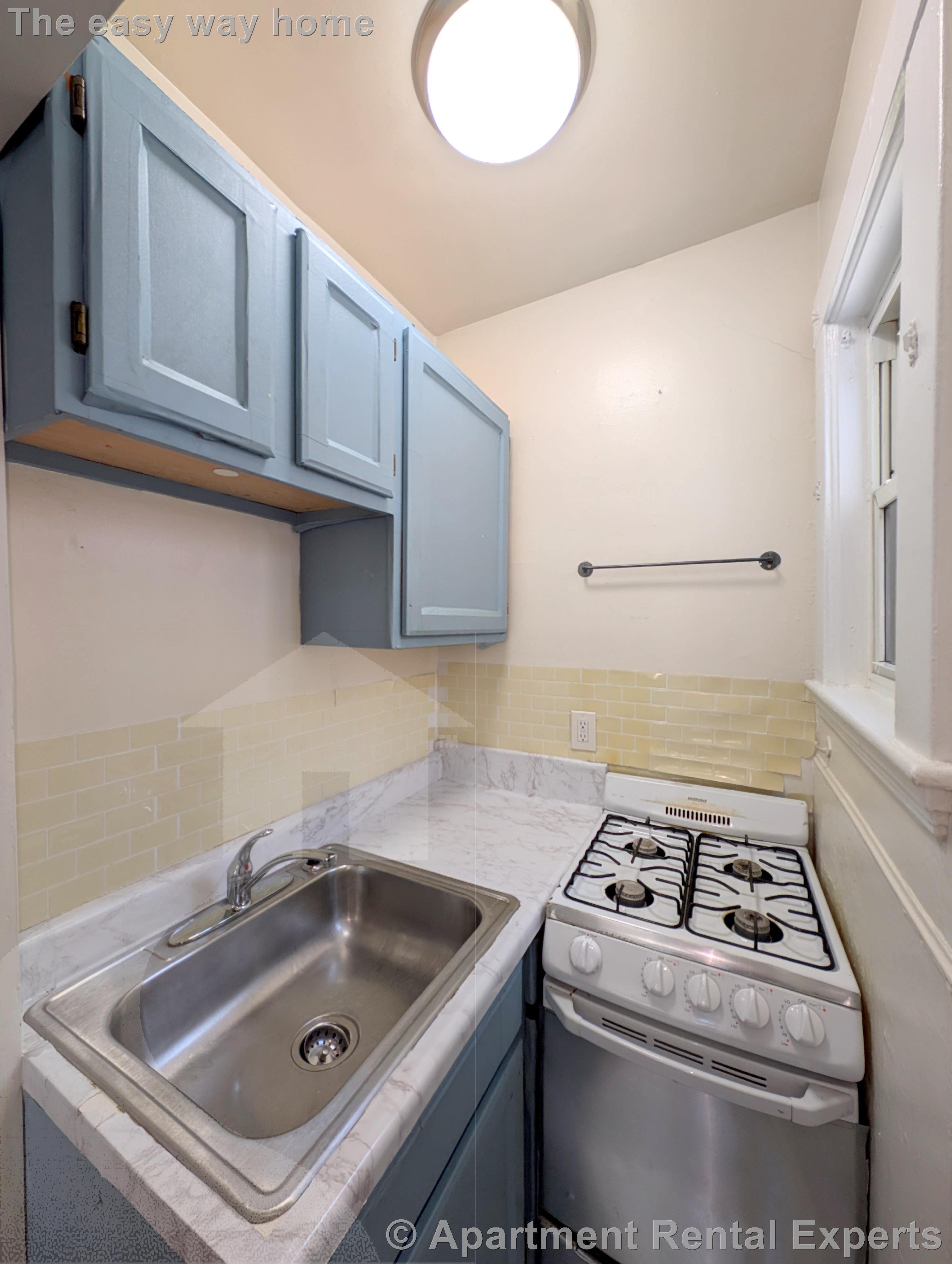 Studio bed, 1 bath apartment for rent at 44 Central St Unit 4, Spring Hill — photo 4 of 7